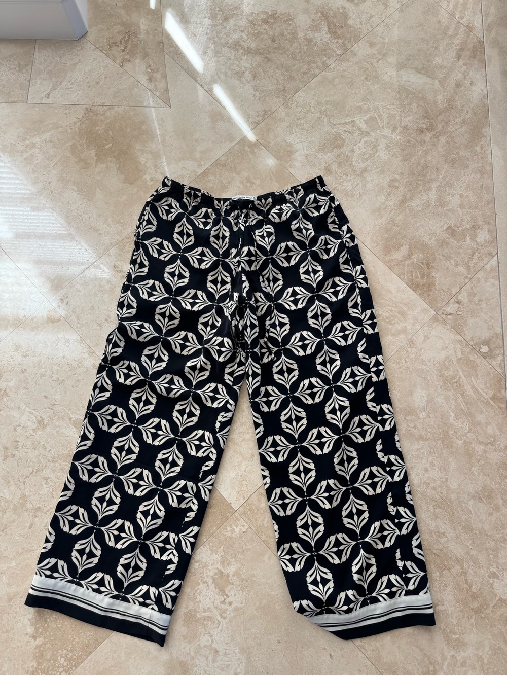 Abercrombie & Fitch Black and Cream Floral-Print Wide Leg Pants